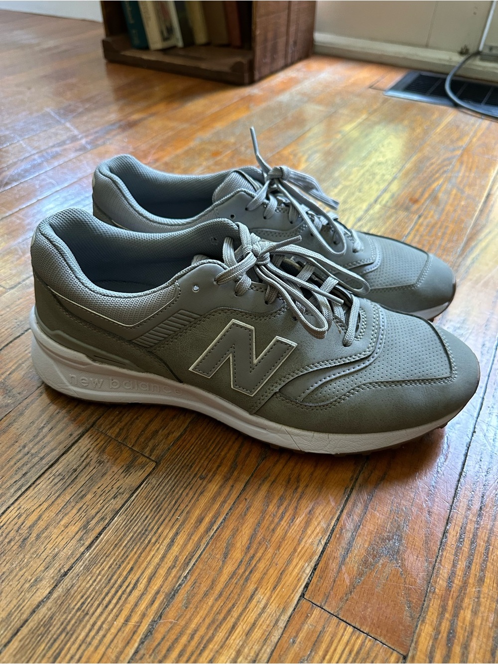 New Balance 997G Spiked Golf Shoes Gray Taupe Classic Sneaker Style